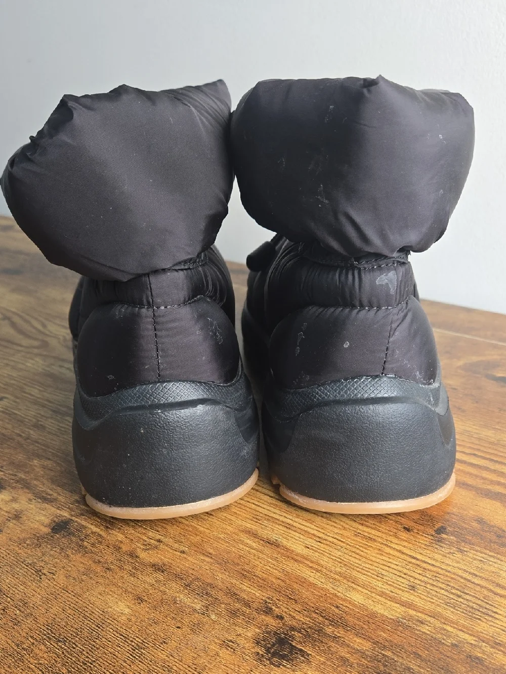 H&M Black Patted Gum-Soled Puffer Slip-On Ankle Booties Sz 39 / 8.5 Retired